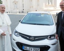 Благословенний спорткар: гордість папи римського пішла з молотка