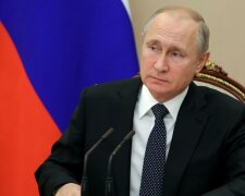 Путина насильно заточили в презервативе: "Не должен был родиться"