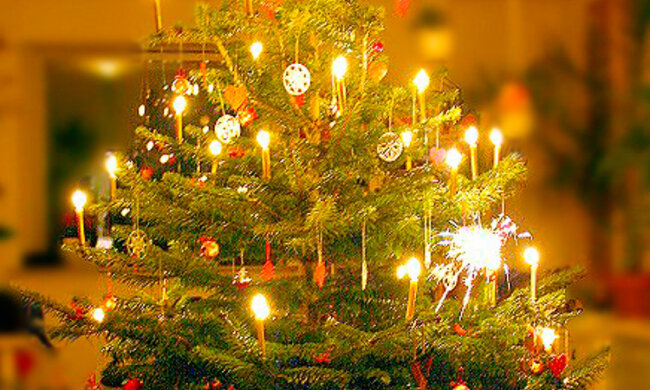 Новогодняя елка со свечами