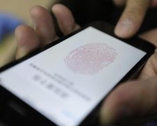 Apple обзаздриться: сканер пальців помістили всередину смартфона