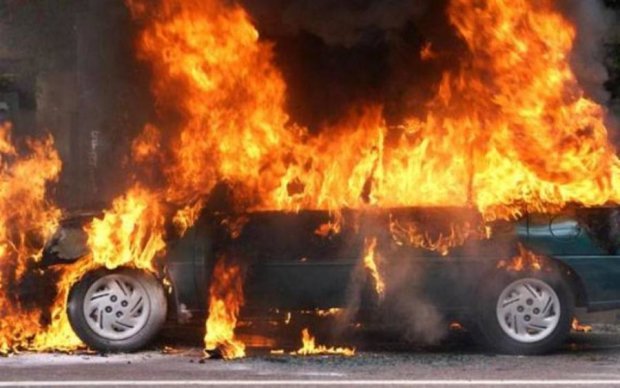 Взрыв авто в Киеве засняла камера