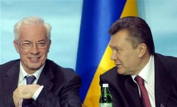 Суд заарештував пенсії Януковича і Азарова