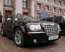 Син депутата підзаробив на міністерських авто