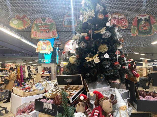 Новый год, супермаркет, фото: Знай.ua