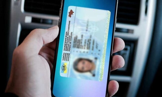 Водительское удостоверение в смартфоне, фото: shotam.info