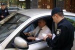 Поліцейські виписали штраф за паркування на тротуарі прокурору на BMW (фото)