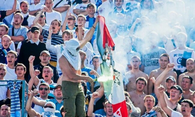 Фанатам "Зенита" запретили лететь в Бельгию из-за плохой репутации