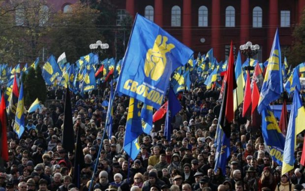 Митингующие парализовали центр Киева
