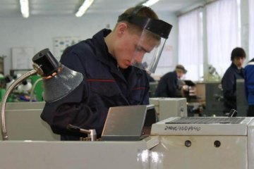Почему преподавателю с 22-летним стажем не хотят платить положенные надбавки?