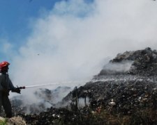 На звалищі у Львові розкопали тіло одного з рятувальників