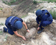 Піротехніки Хмельниччини знищили 250-кілограмову авіабомбу, фото ГУ ДСНС