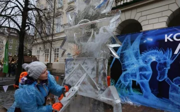 Пісня криги і дерева: майстри здивували львів'ян різдвяними скульптурами 