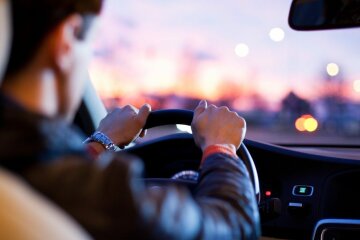 Автомобілістів вішатимуть на "дошку ганьби" за підроблені документи, зв'яжуть по руках і ногах