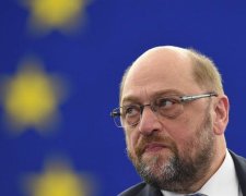 Конкурента Меркель обвинили в махинациях