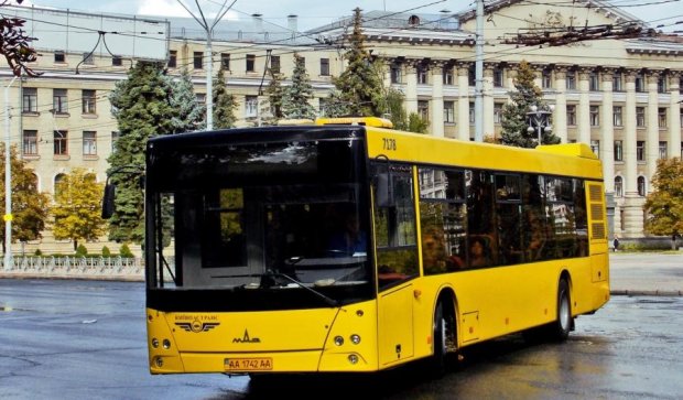 Киевлян лишили привычных автобусных маршрутов