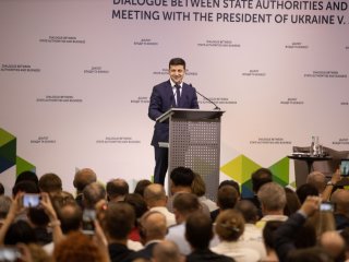 Зеленський під час зустрічі з представниками бізнесу