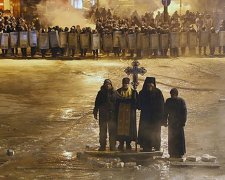 З Хрестом і іконами в саме пекло Майдану - архимандрит