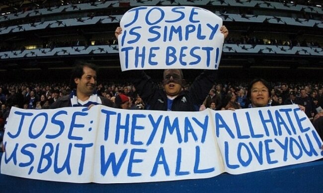 Фанаты "Челси" спели песню об уходе Моуринью (видео)
