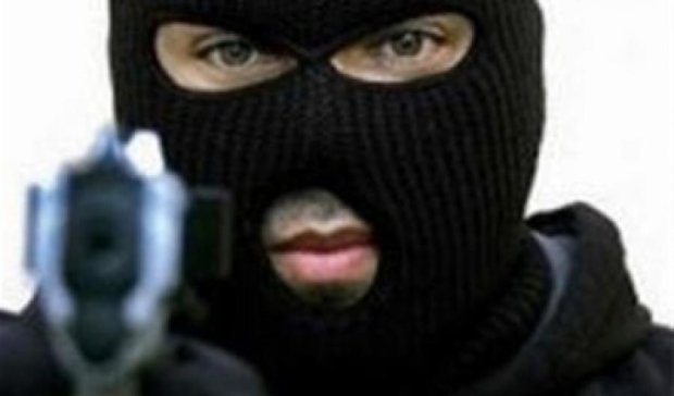 Неизвестные во Львове  напали на офисного охранника и украли деньги 