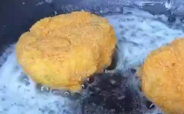 Кульки з крабовими паличками, кадр з відео