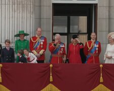 Королевская семья, кадр из видео