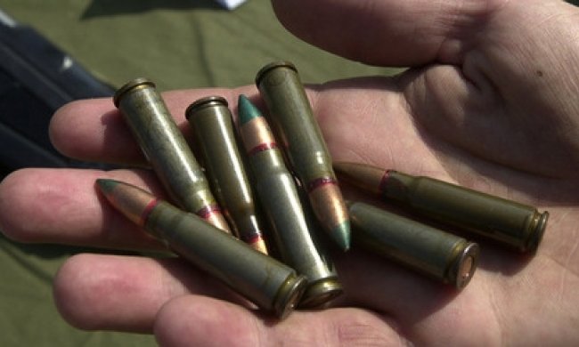 Львовянка пришла в польское консульство с боевыми патронами