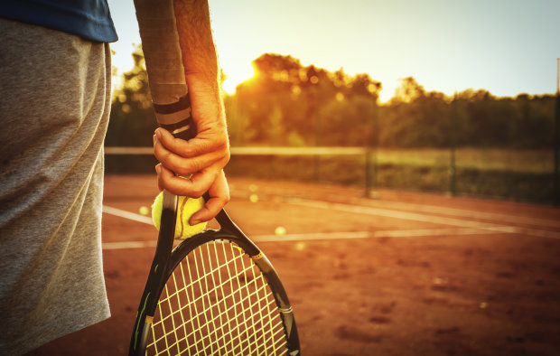 Известного теннисиста наказали за азарт: хороший урок на целые полгода