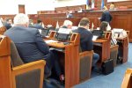 Директор Департаменту фінансів прийшов на засідання у смішних шкарпетках: жінки-депутати зацінили