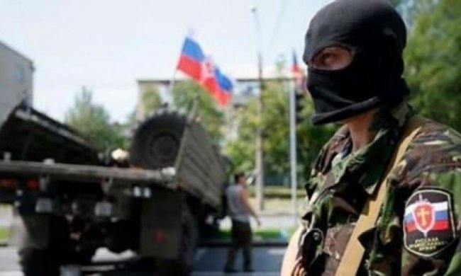 Бойовик до напівсмерті травмував жінку