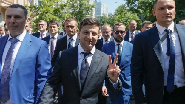 Зеленский представил фаворитов "Слуги народа": кто идет на выборы в Раду