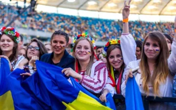 "На" Україні: скандальна поетеса пояснила мовні забаганки росіян