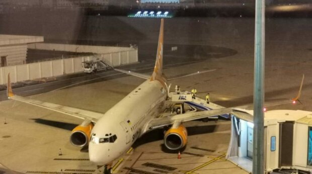 В Киеве приземлился самолет с эвакуированными из Уханя украинцами, - "все в костюмах спецзащиты"