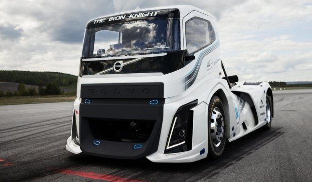 Вантажівка Volvo встановила два світових рекорди (ВІДЕО)