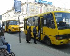 "Розігнати щурів": у Києві засікли маршрутку з Україною без Криму, містяни не добирають слів