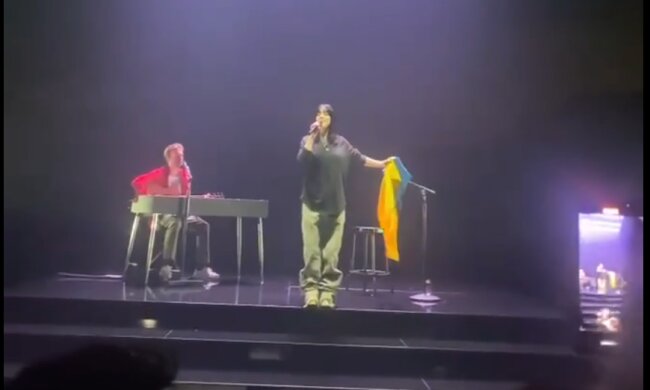 Билли Айлиш и флаг Украины