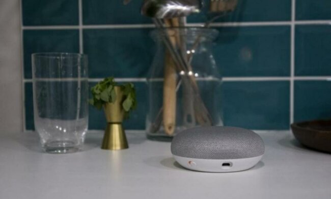 Гаджети Google спіймали за прослуховуванням