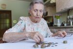Пенсионерка, которая считает деньги