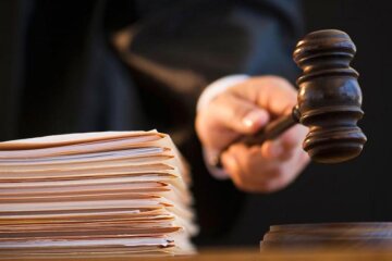 Суд спас харьковчан от "одоробла" на площади Свободы