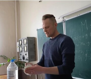 Вчитель фізики В’ячеслав Стецько: фото скрін Ютуб