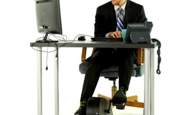 Портативний велотренажер дозволить тренуватися в офісі