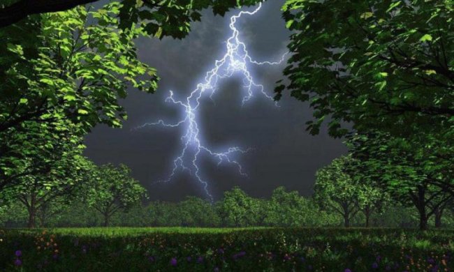 Четвер принесе українцям грозові дощі