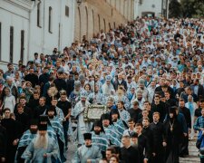 У Києво-Печерській лаврі тисячі віруючих відзначають престольне свято монастиря