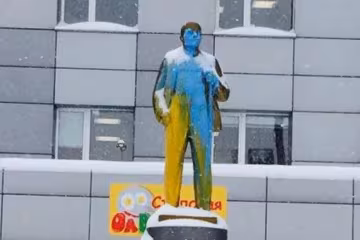 Четверо росіян отримали термін за "синьо-жовтого" Леніна та "Катюшу"