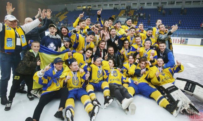 Збірна України з хокею у видовищному матчі перемогла італійців