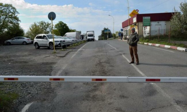 Шальной водитель Lexus искалечил пограничника