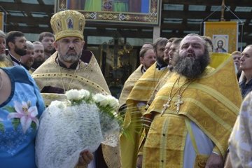 Копы отдали украинскую церковь священникам "русского мира"