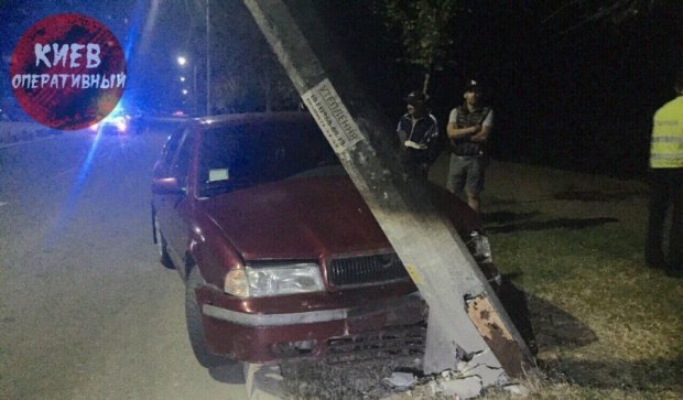  Автомобильный маневр оставил киевлян без света (фото)