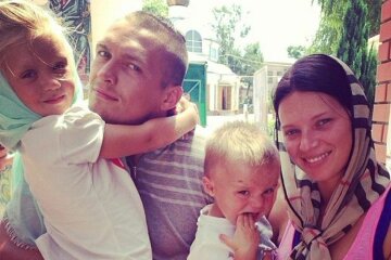 Олександр Усик з родиною, фото з сімейного архіву