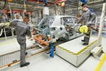 На заводі Volkswagen робот «напав» на людину