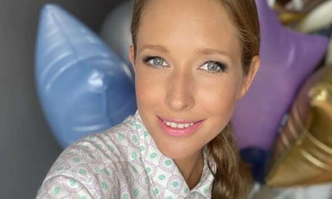 Катя Осадчая мерзнет дома, пока Юрий Горбунов "сбежал" на шумную вечеринку: "Зима рядом"